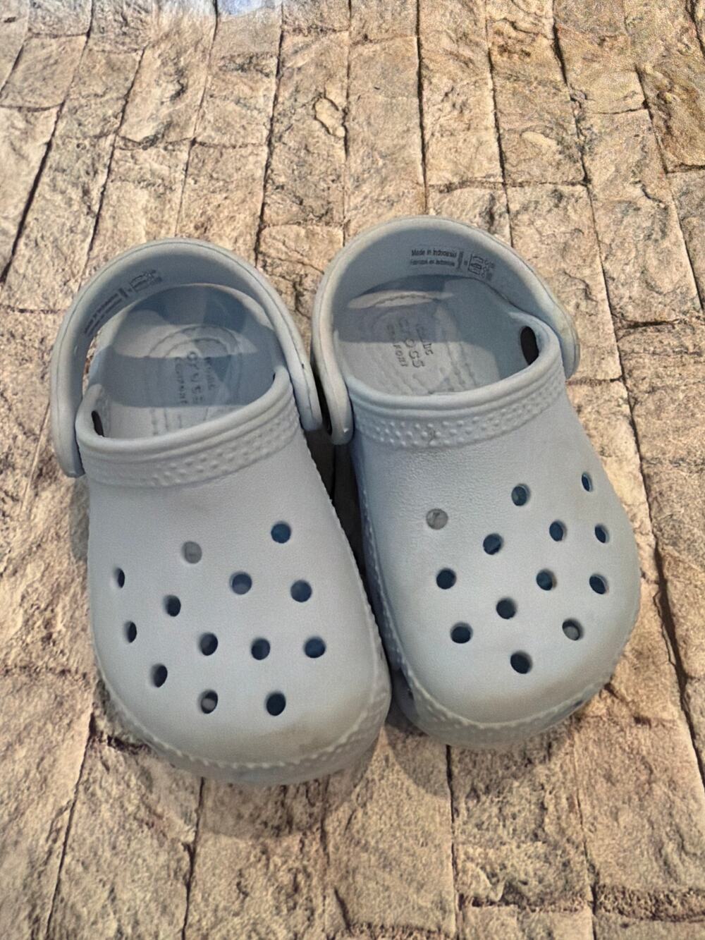 Toddler Sz 6 Crocs, Light blue